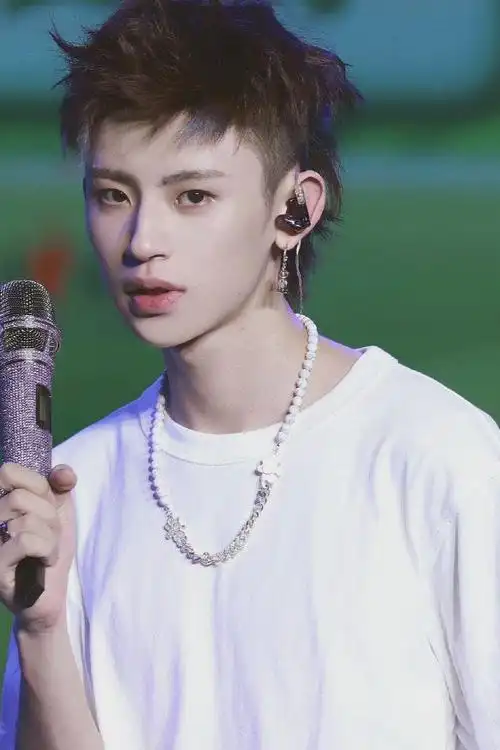 王琳凯个人资料简历(小鬼王琳凯什么时候出道的)