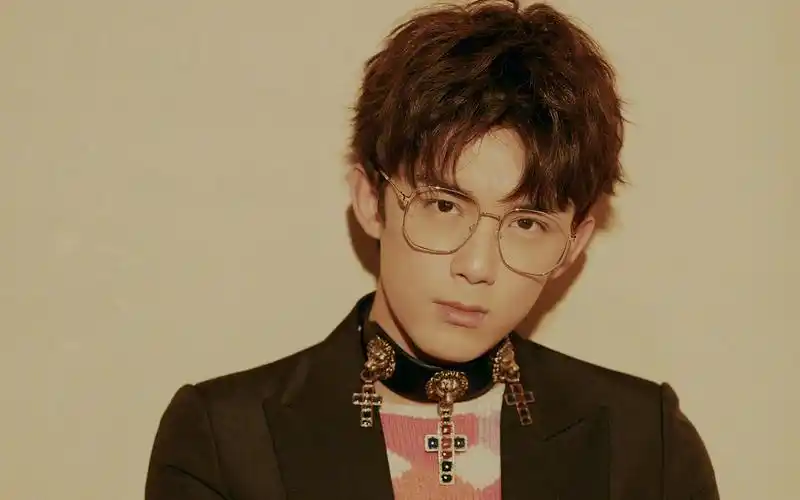 吴磊文艺复古高清桌面壁纸