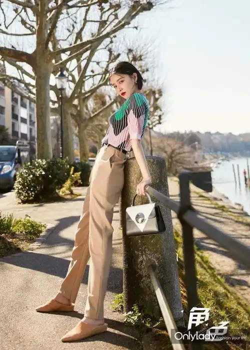 自称阿姨的阚清子明明是俏皮活泼的腿精一枚啊