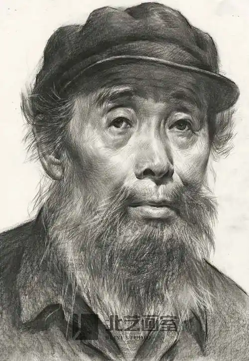 正面长胡子老年素描头像作品赏析