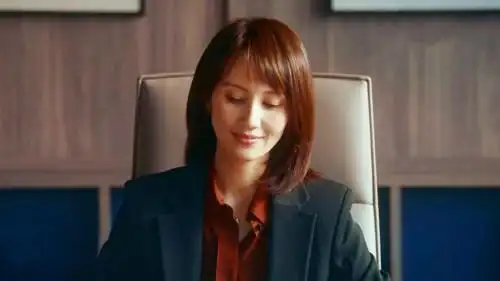 流金岁月叶谨言手上的红绳有何秘密戴茜看到后又惊又喜