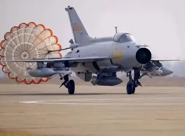 大国空军装备篇还在服役的歼7系列战斗机