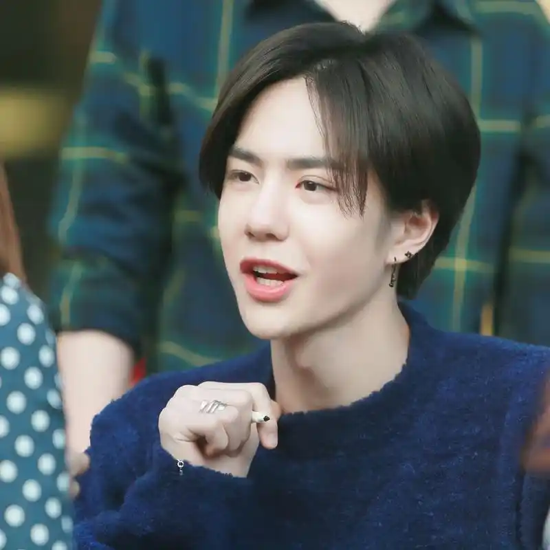 最初出道的王一博,是这么软萌可爱#热点引擎计划