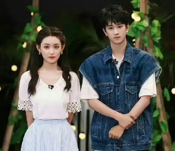 蒋依依在甜点上刻敖子逸名字#《一拍即合的我们》新cut,好喜欢他们