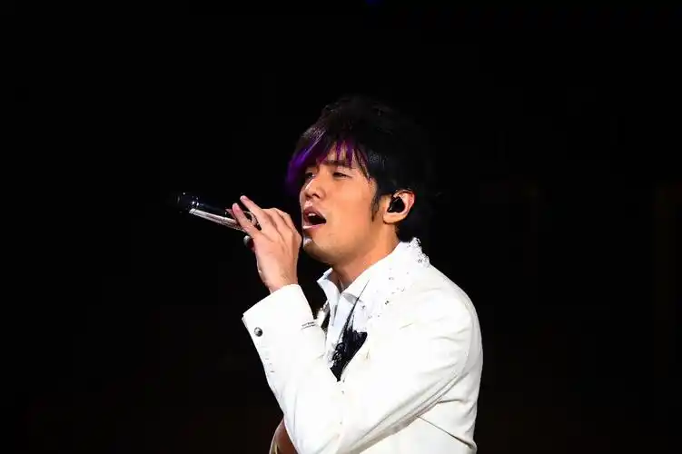 周杰伦经典造型《紫毛伦》周杰伦经典造型《紫毛伦》周杰伦经典造型