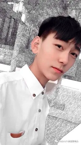 校花|爱看小飞侠的自我哥特女生;校草|00后白羊男深情