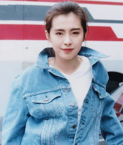 看完80年代的港风穿搭后突然明白原来时尚是个轮回