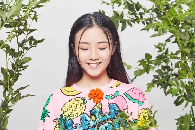 歌手郭沁全新演绎当冬夜渐暖致敬经典显成长蜕变