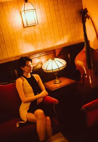 李亚鹏女友写真冷艳秀曼妙身姿网友赞眼光好