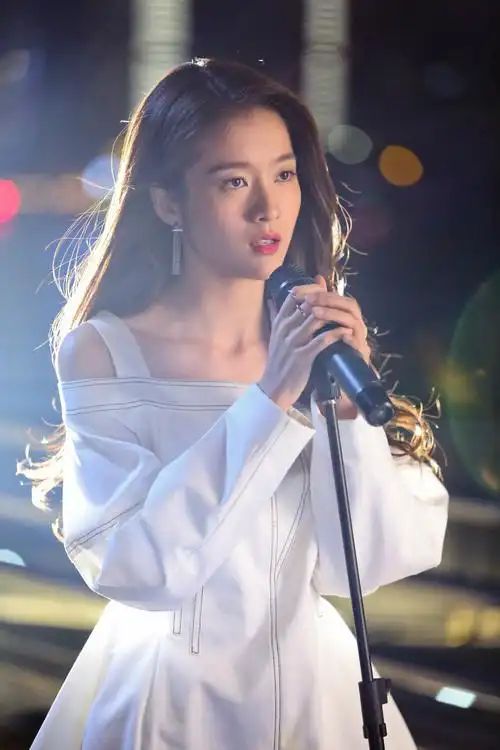 张雪迎《泡沫之夏》逼疯打光师 网友:是我的夏沫没错了