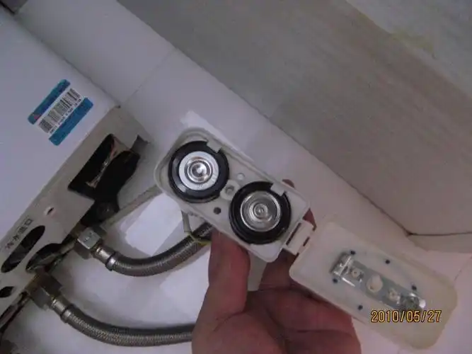 白尊热水器怎么换电池