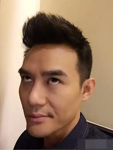 王凯微博发"自拍"秒变段子手 网友:雾霾来袭!(4)