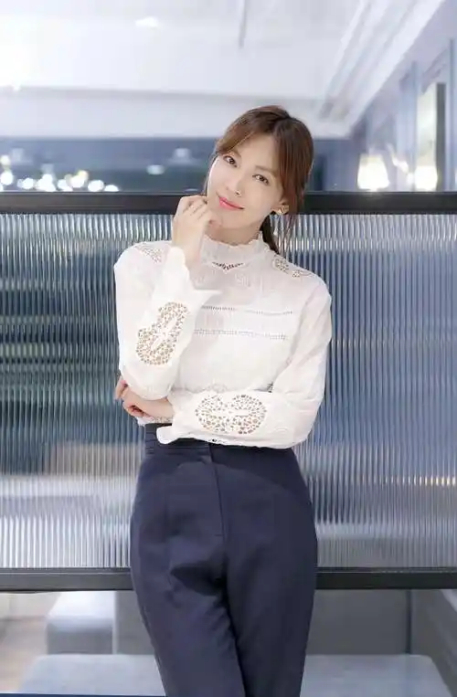 哈喽,大家好,《penthouse》方面公开了金素妍的剧照,隔着照片小编都能