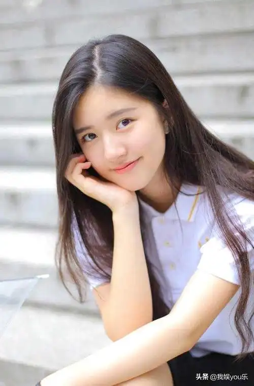 赵露思18岁试镜视频 黑色t恤长直发型非常清纯可爱