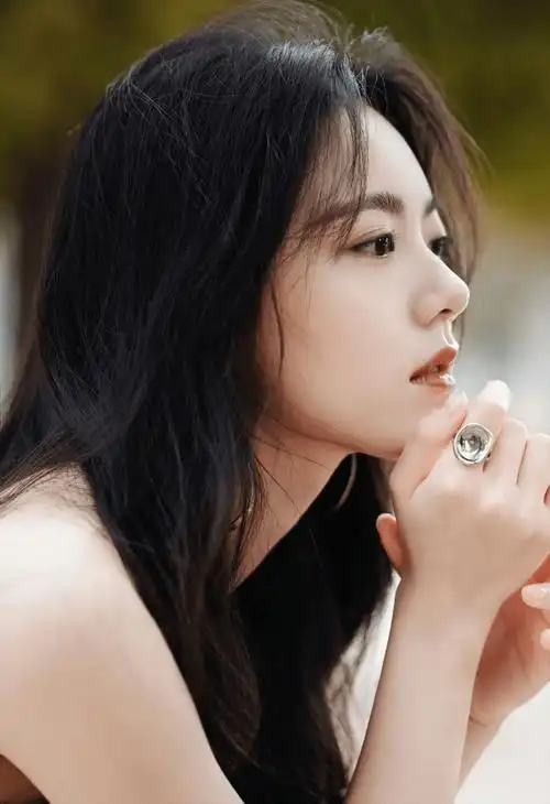 女星赵今麦造型集:清秀靓丽,眉清目秀