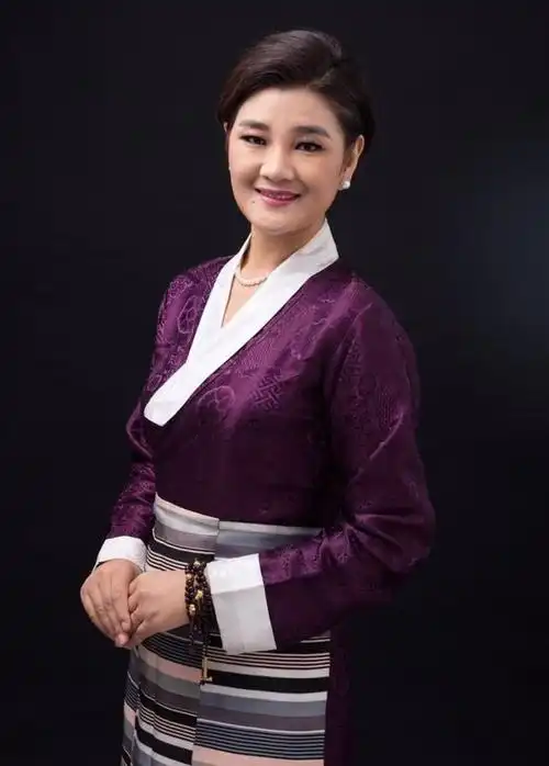 最美女中音降央卓玛