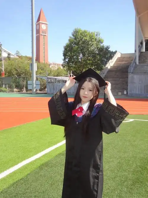 青春是无解的命题#学生时代 #毕业季 #女大学生 #学士服 - 抖音