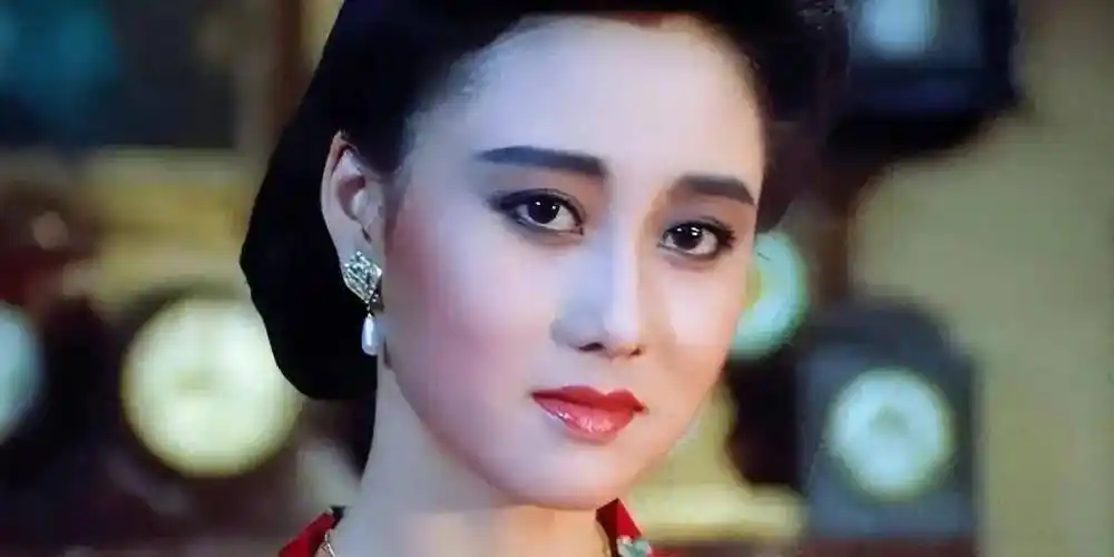 当年,李连杰为娶利智,抛妻弃子,港媒嘲讽:情义千斤,不敌胸脯四两肉