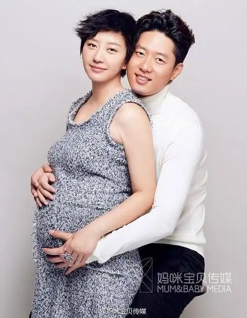 4           新浪娱乐讯 网曝一组唐一菲产前与丈夫凌潇肃拍摄的