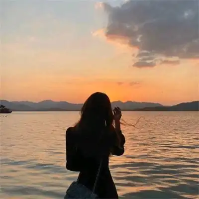 日落黄昏夕阳好看女生头像背影 女生唯美夕阳西下背影头像图片_女生头