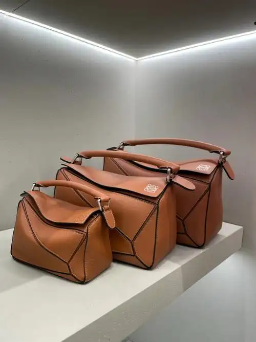 loewe罗意威经典焦糖色puzzle尺寸大对比