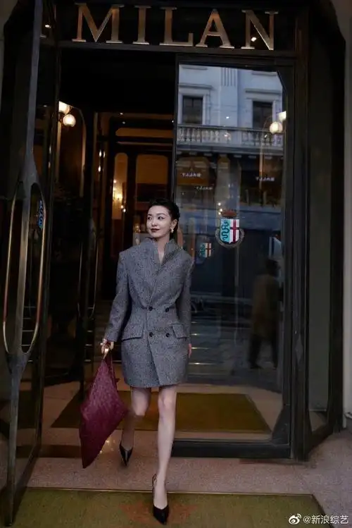 高跟鞋衬的整个人利落干脆气场十足,大家觉得这波郭采洁的时尚表现力