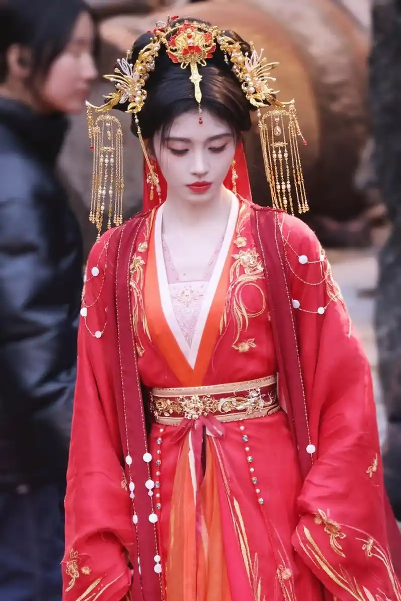 千香鞠婧祎# #鞠婧祎# 穿婚服的姜黎非.