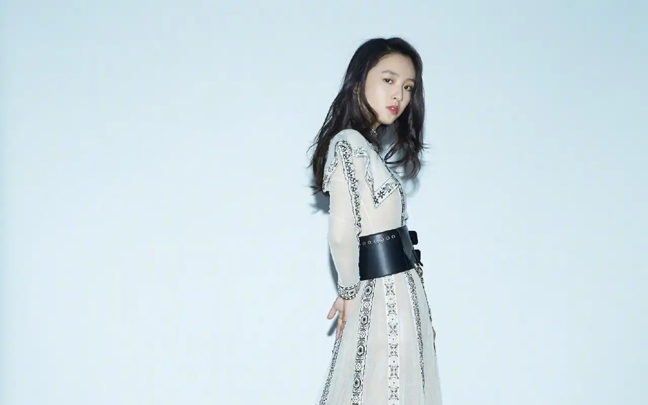 吴倩成熟妩媚写真图片电脑壁纸