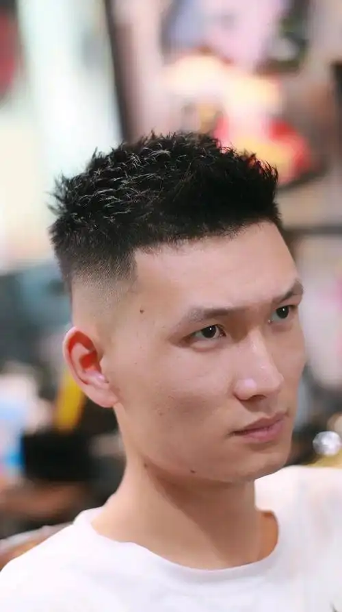 第二种:翘刘海短碎发