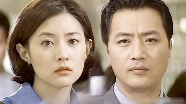 记得小时候,那时候台湾才刚刚引进韩剧,我妈超爱看李英爱主演的《火花