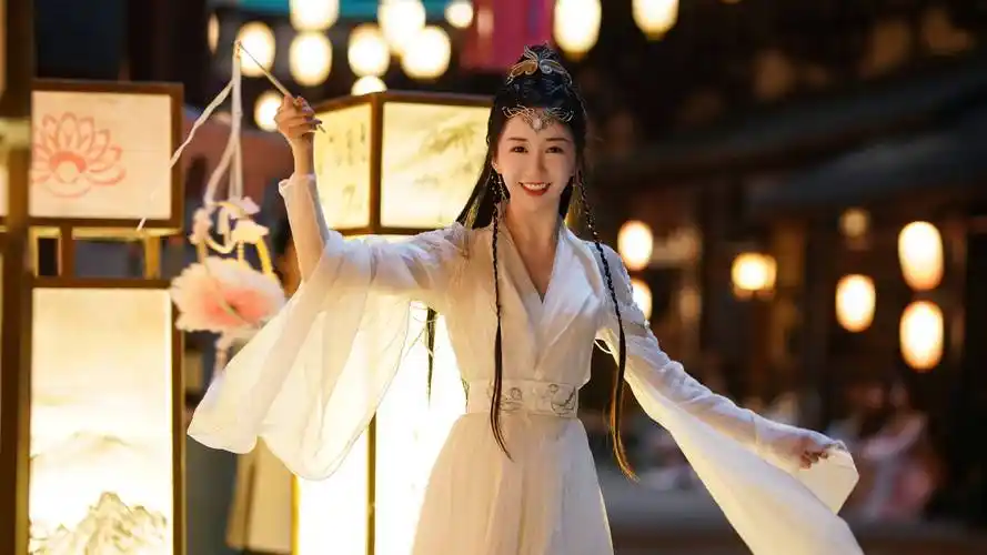 陈欣予《倾世小狂医》圆满收官 桃花系女主蓄势待发未来可期 _电视