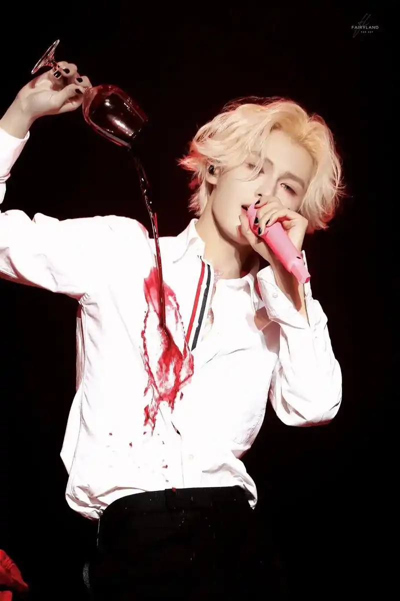 朱正廷无形世界演唱会.#朱正廷 #神级现场 红酒杯🍷太欲了