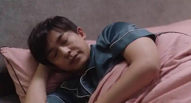 一边不管不顾,一边又心疼孩子,《小舍得》最该反思的角色颜鹏