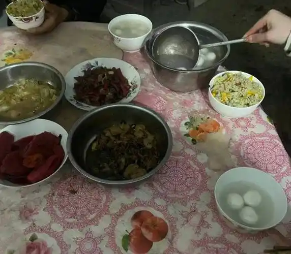 网友晒第一次去男朋友家的年夜饭,差距也太大,第4家""