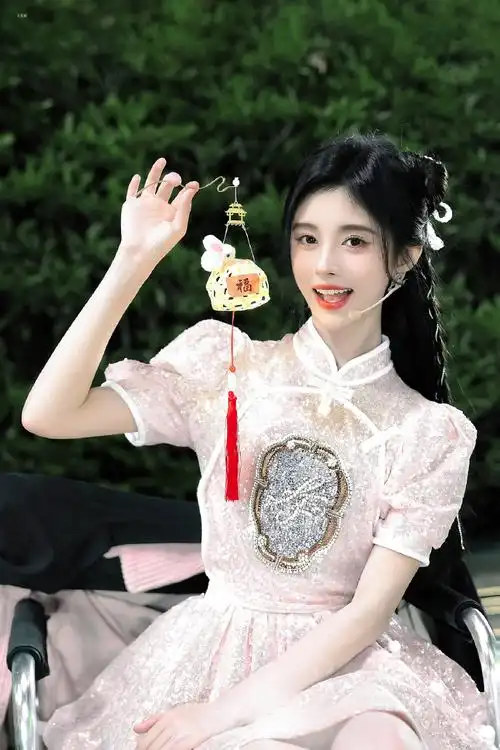 鞠婧祎光影秀版恋爱告急