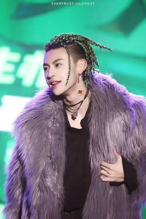 小鬼王琳凯舞台照小合集舞台上的小鬼又酷又拽,私下却是一个可爱鬼