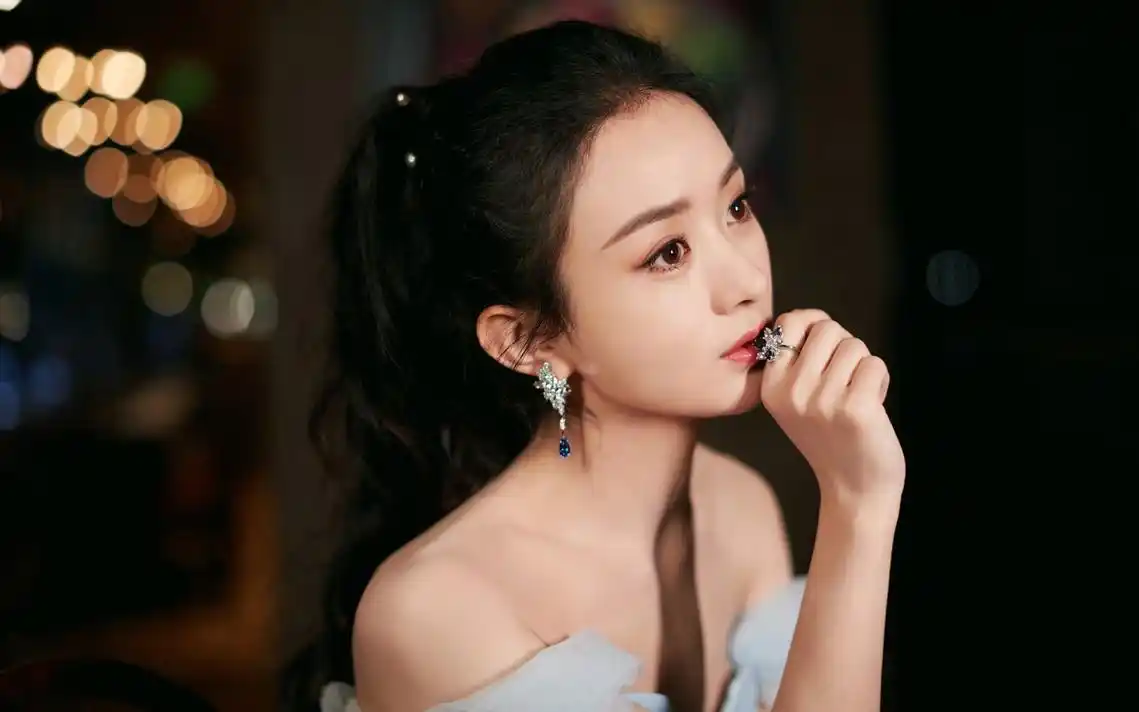 赵丽颖优雅性感抹胸纱裙壁纸-美女壁纸-高清美女图片-第2图-娟娟壁纸