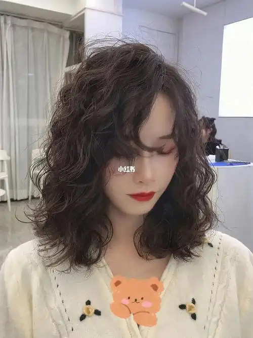 中发烫发7878想留长发处于尴尬期长度就烫它