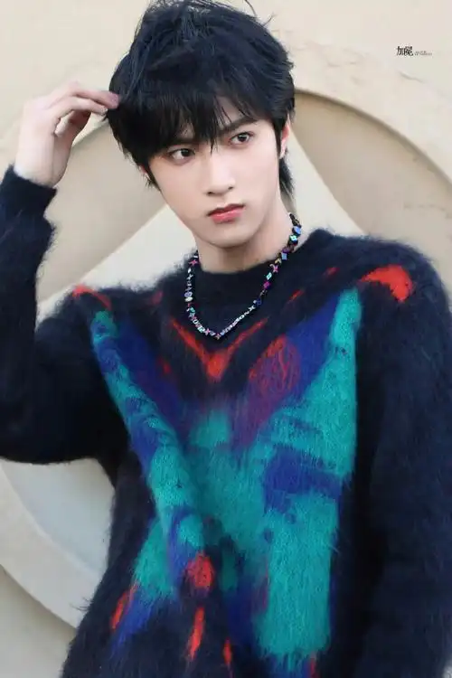 elle红毯#等待之际,先来看看那些年刘耀文惊艳过的红毯吧男模身材