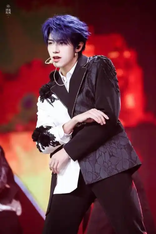 舞台中央的蓝发美人鱼#朱志鑫蓝发