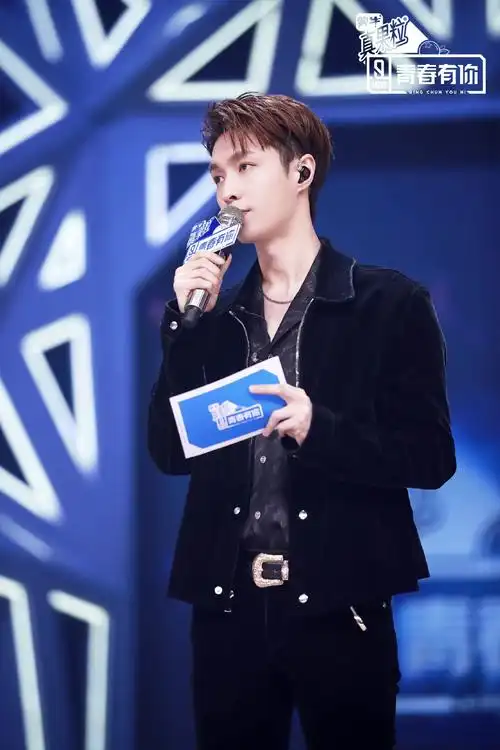 张艺兴《青春有你》酷帅高清剧照图片