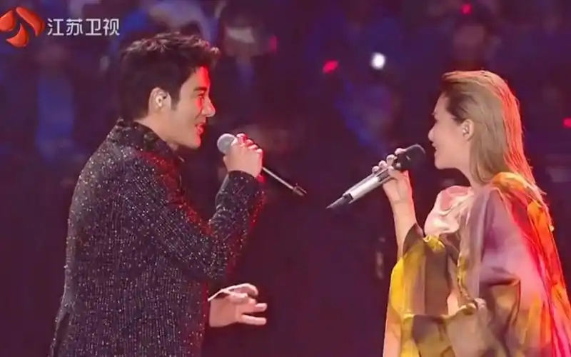 2020江苏卫视跨年晚会王力宏谭维维再现缘分一道桥超强现场完美诠释