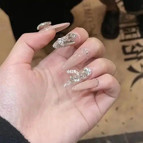 尖形美甲真的好显手长啊