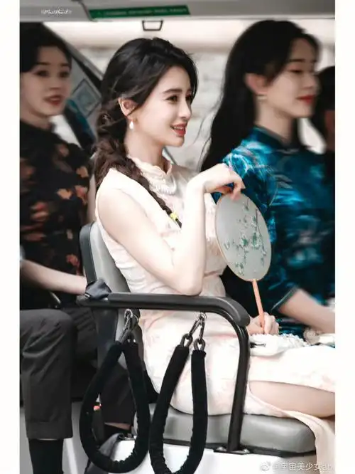 angelababy这个新旗袍造型是真的绝