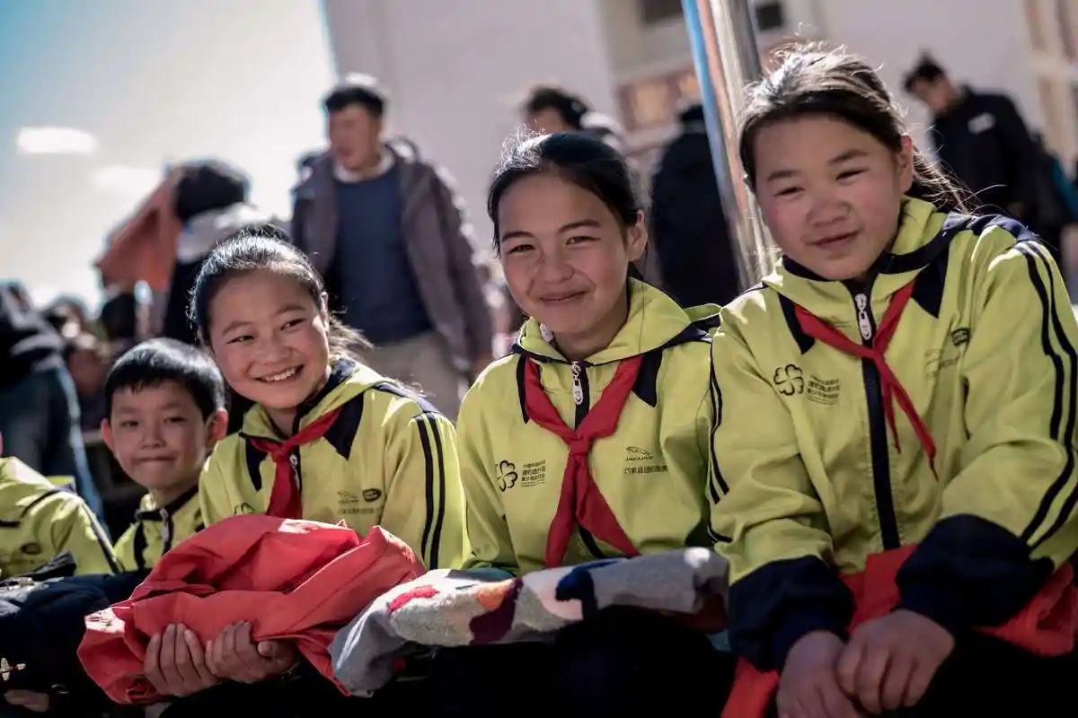 坚守希望小学暖心公益捷豹路虎为贫困山区孩子筑梦