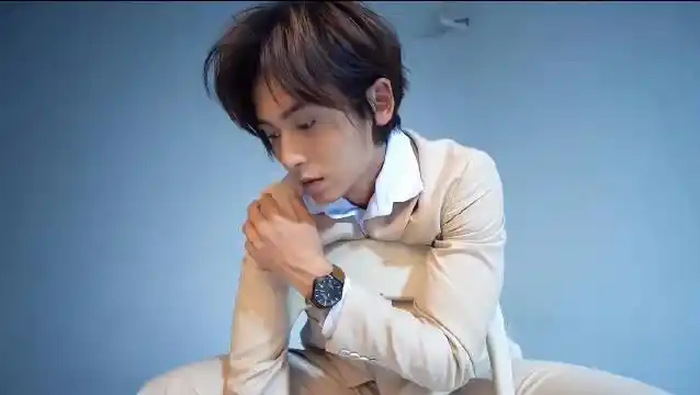 张哲瀚超话zzh#张哲瀚考古频道#老婆去年给罗西尼表推广的广告大片真