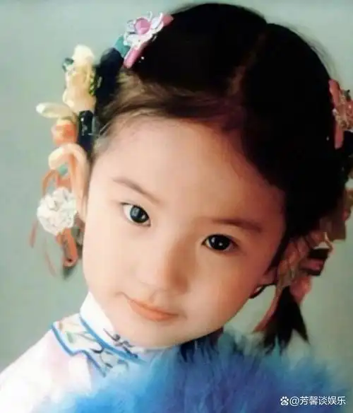 2002年15岁的刘亦菲回到北京,通过英语及专业考试,被北京电影学院破格