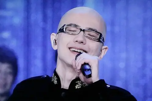 p>平安(anson ping),1978年11月9日出生于上海市,中国流行男歌手.