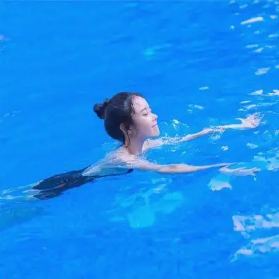 女生游泳头像