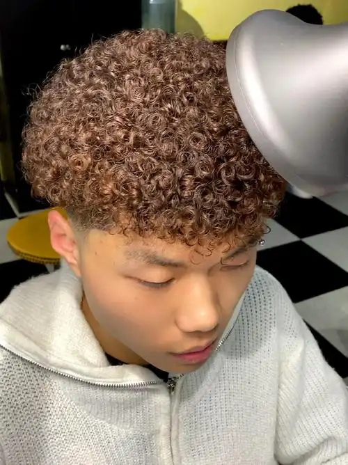 男生美式小卷  随便梳越梳越卷#男生拉美卷  #男生美式烫发 #成都